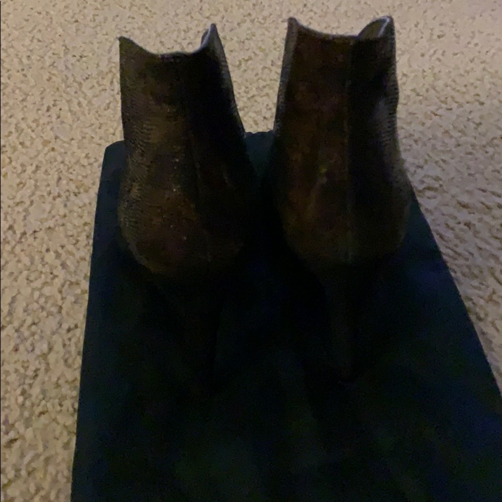 Shoes - Picture 4 of 6